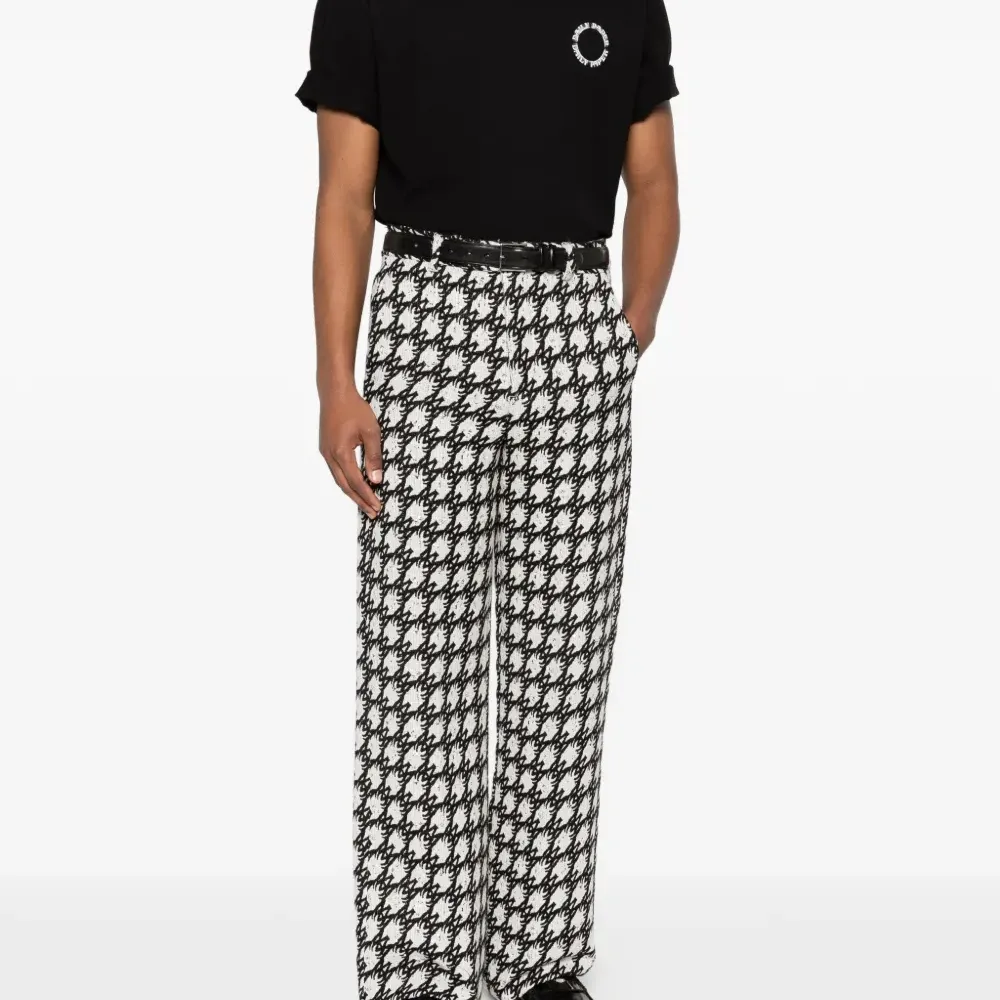 Футболка с логотипом