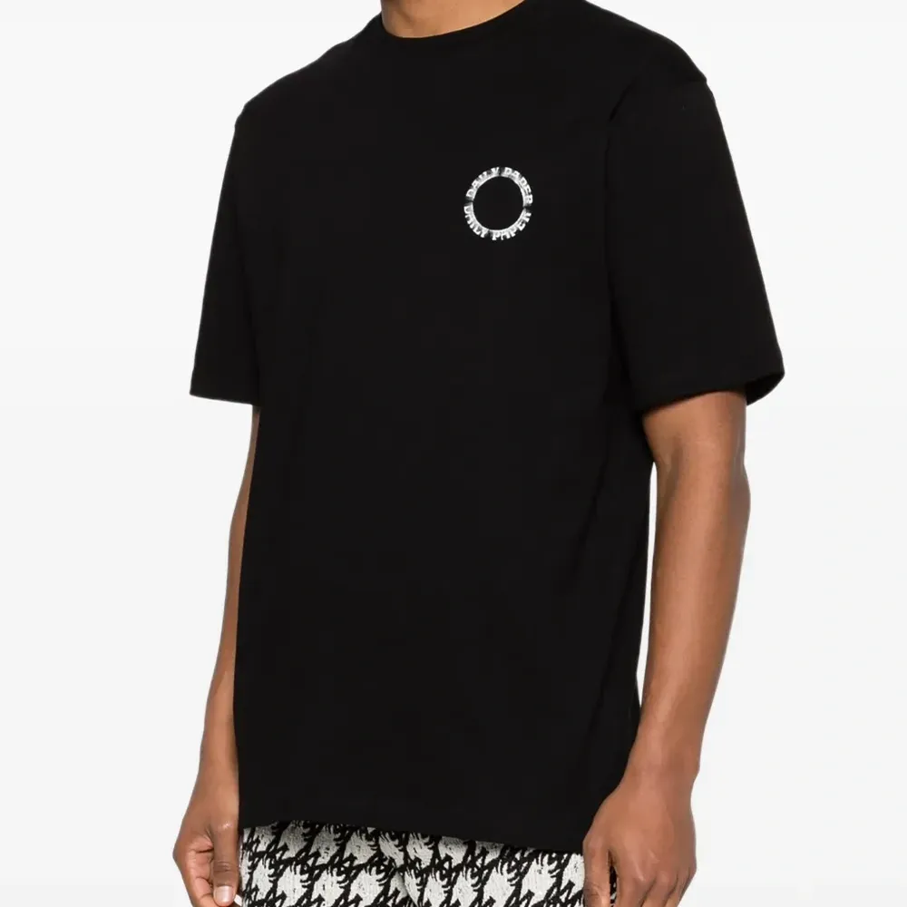 Футболка с логотипом