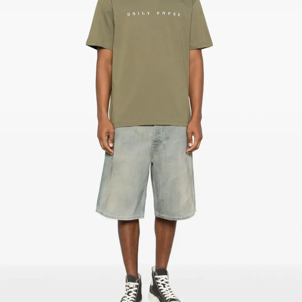 Футболка с логотипом