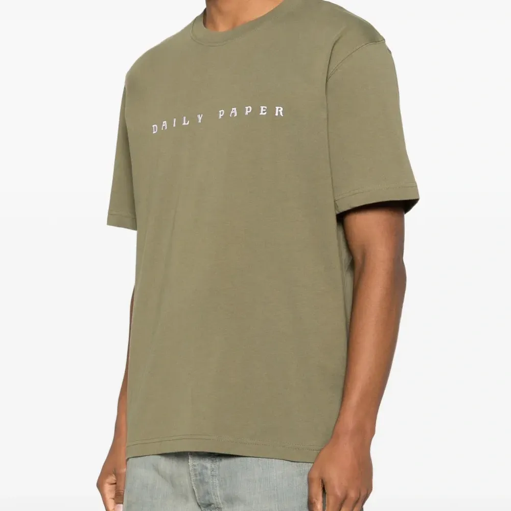 Футболка с логотипом