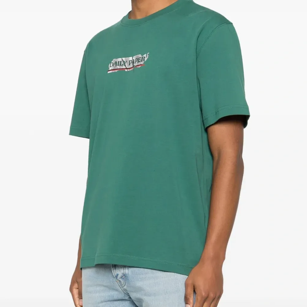 Футболка с нашивкой Dias