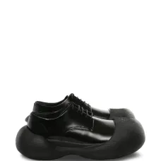 Кроссовки на шнуровке