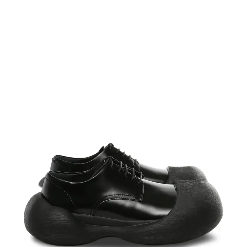 Кроссовки на шнуровке