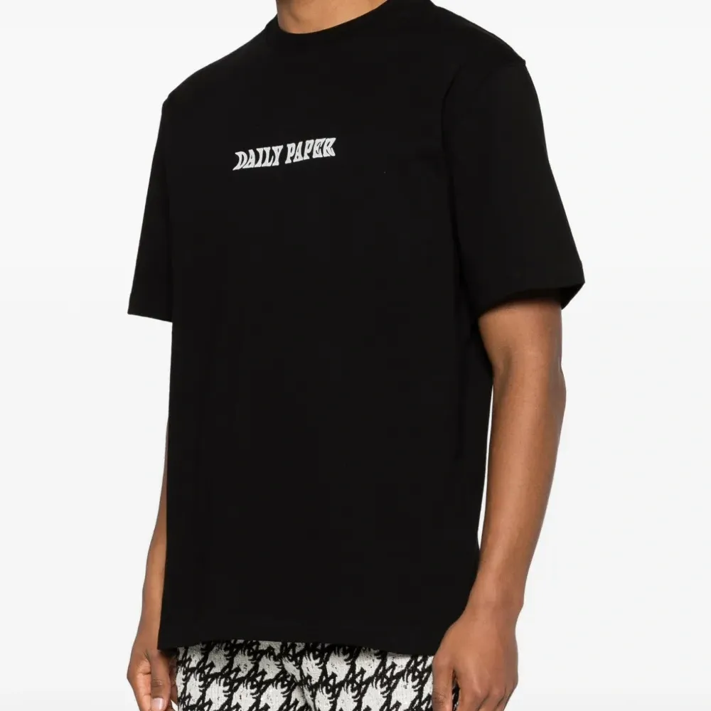 Футболка с логотипом