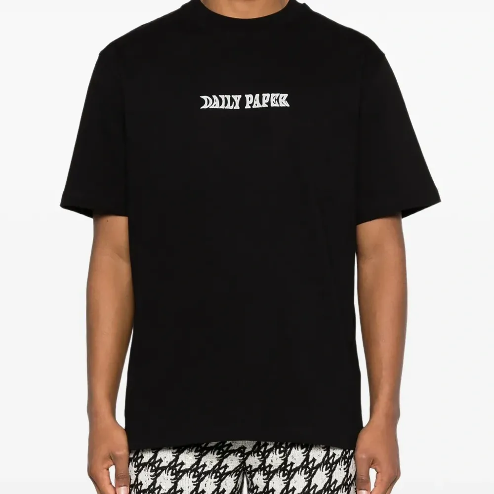 Футболка с логотипом