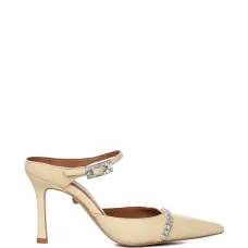 Туфли на каблуке, украшенные стразами