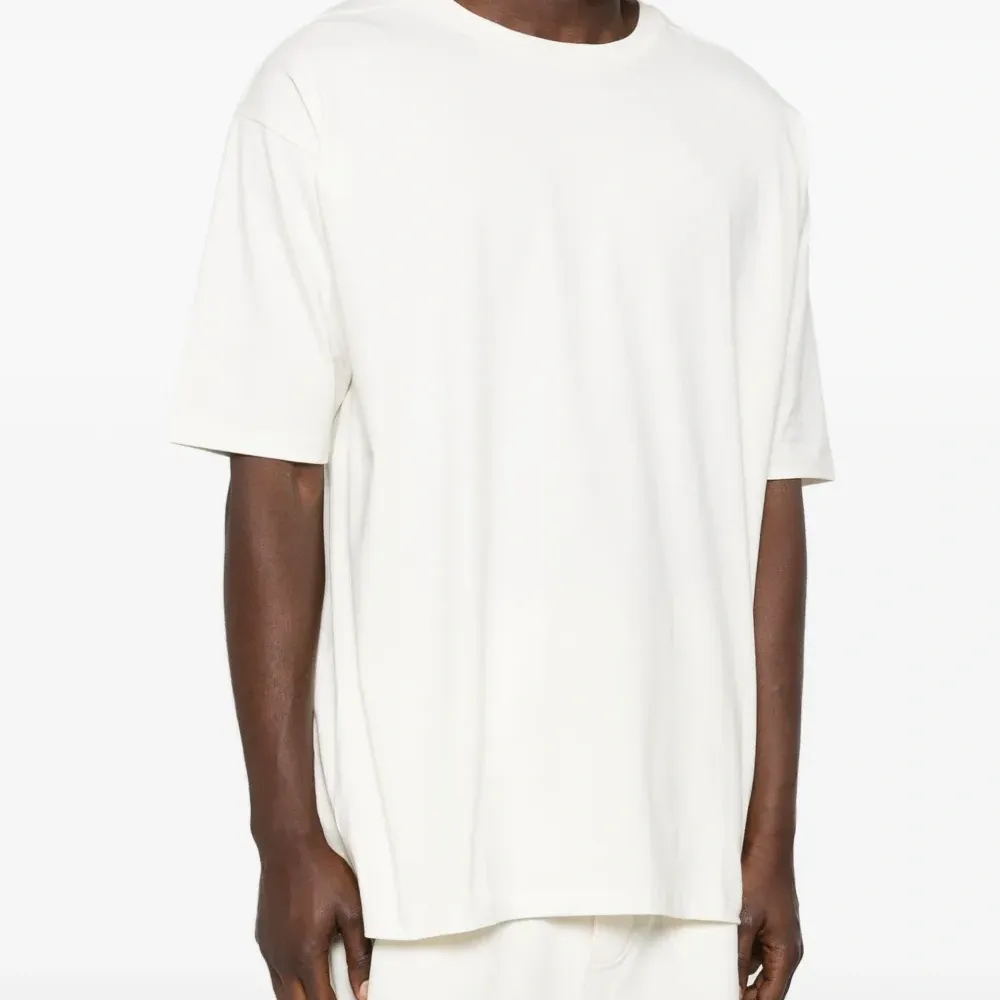 Футболка с круглым вырезом