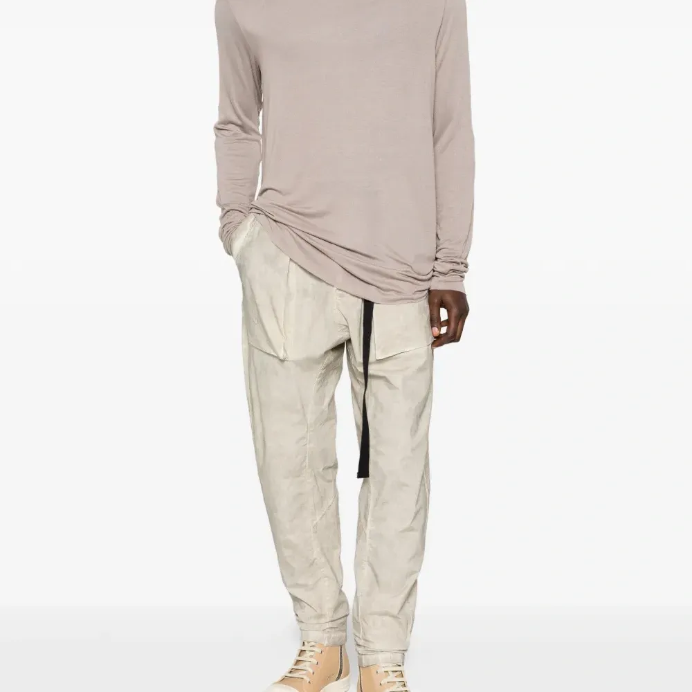 Футболка с длинными рукавами и круглым вырезом