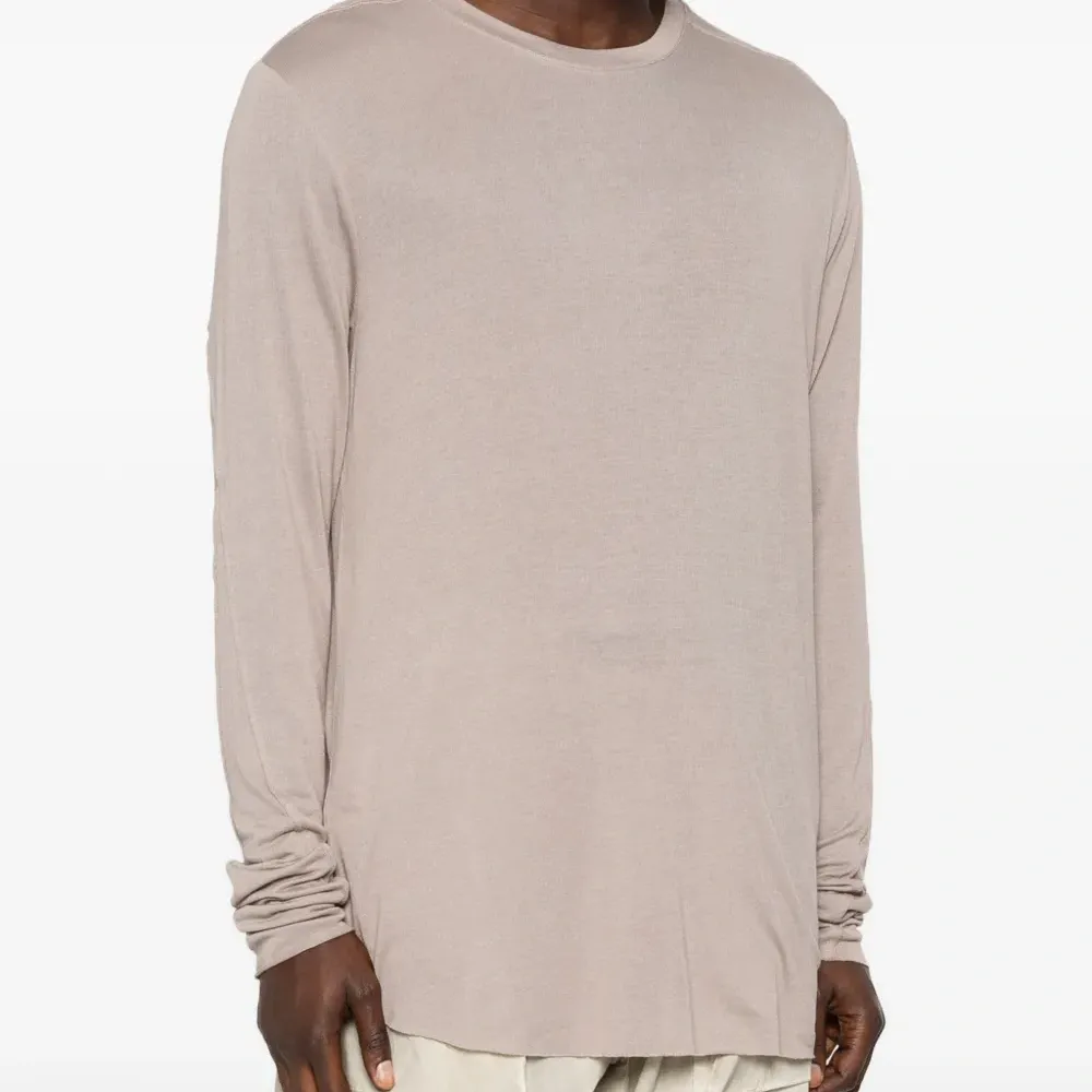 Футболка с длинными рукавами и круглым вырезом