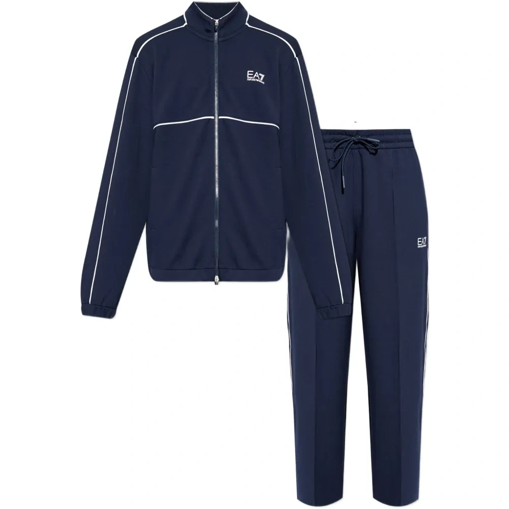 Спортивный костюм с полосатой отделкой