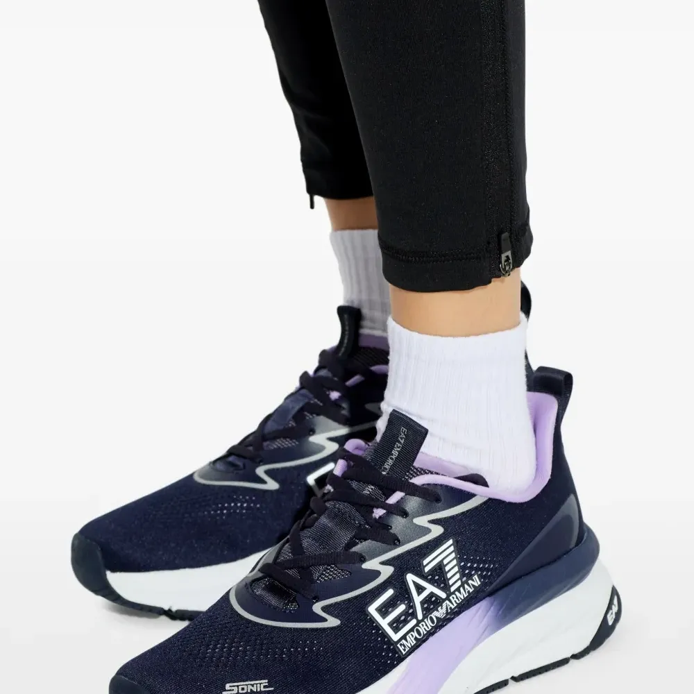 Кроссовки с логотипом