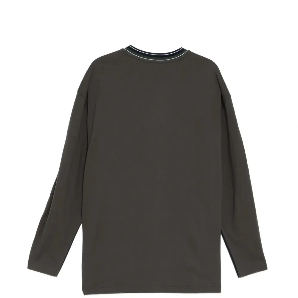 Свободная футболка с длинными рукавами