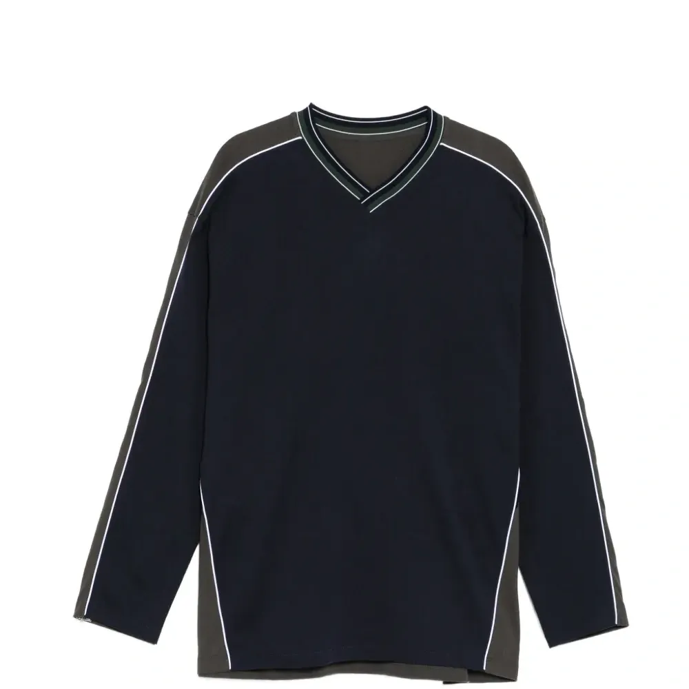 Свободная футболка с длинными рукавами