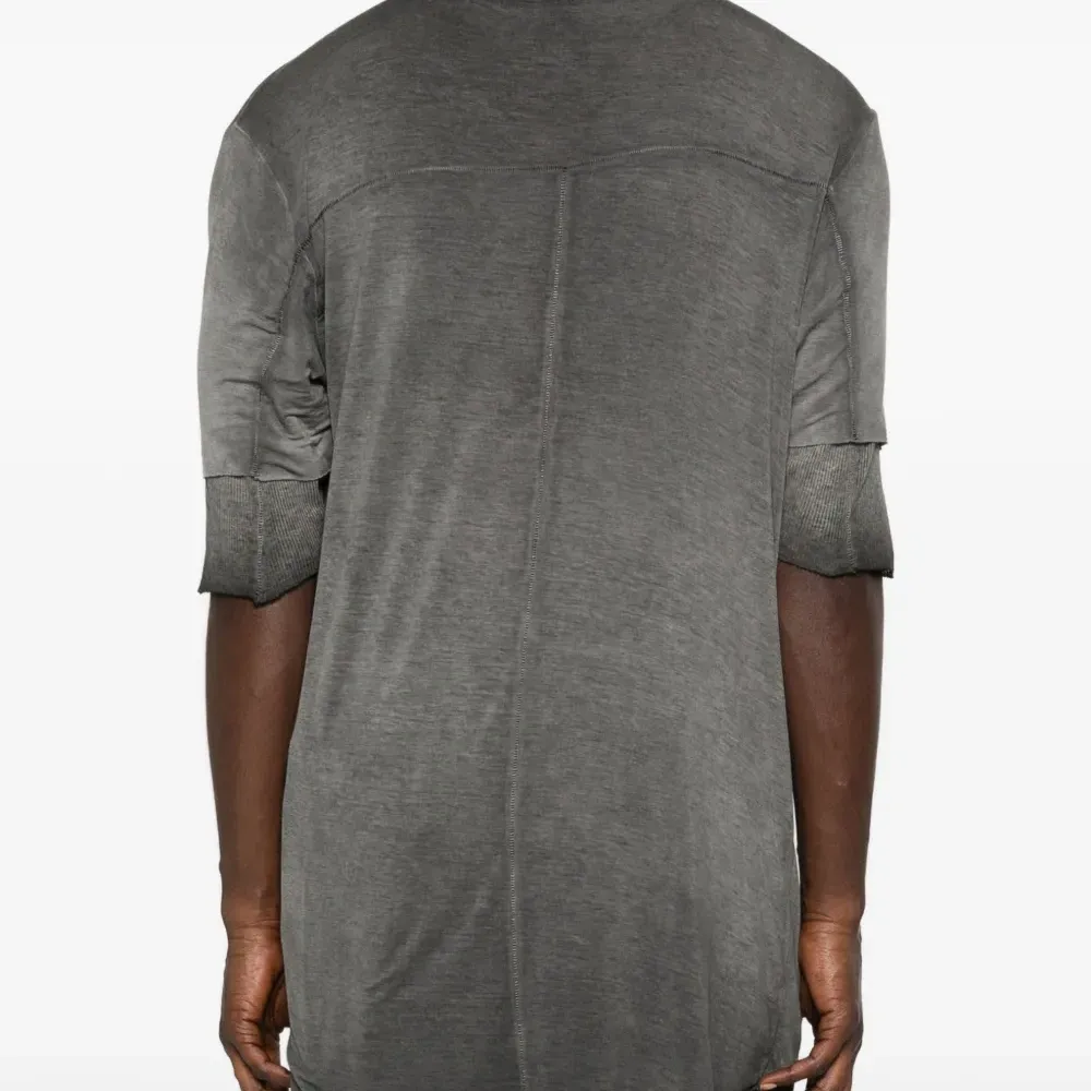 Футболка с короткими рукавами и ребристой фактурой