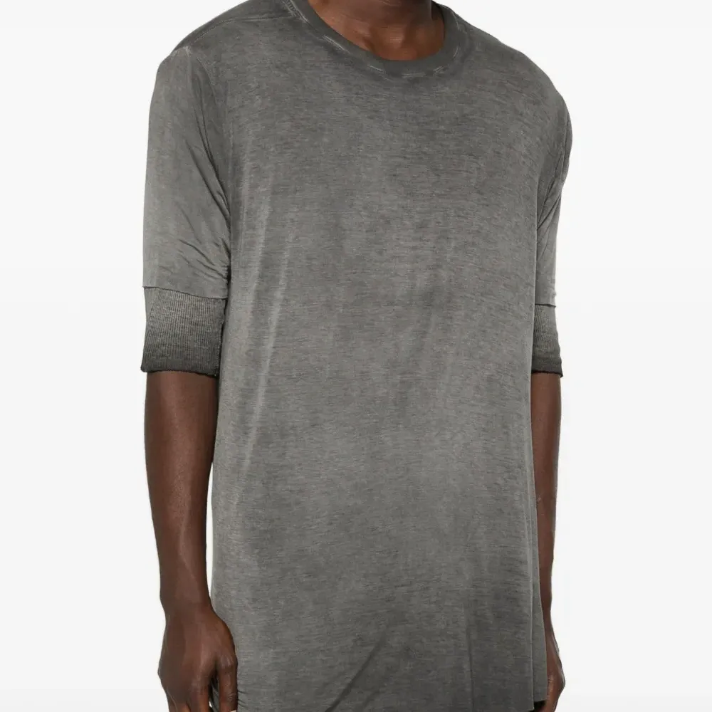 Футболка с короткими рукавами и ребристой фактурой