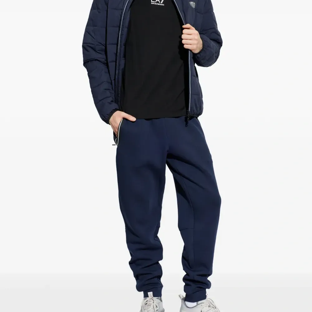 Футболка с принтом логотипа