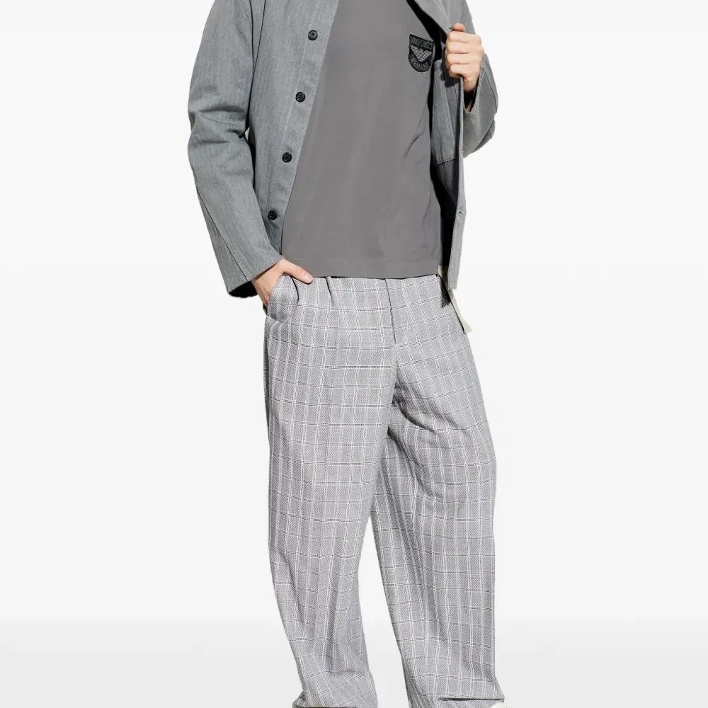 Футболка с нашивкой-логотипом