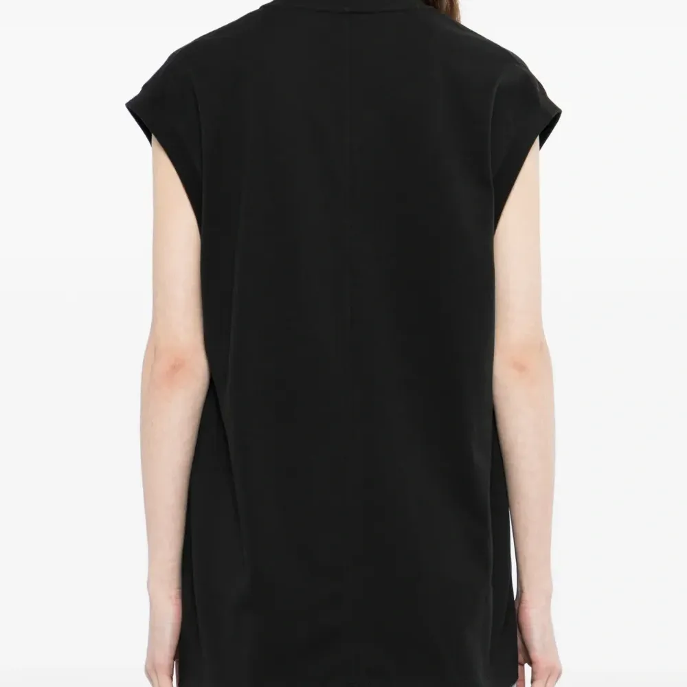 Плиссированная футболка без рукавов