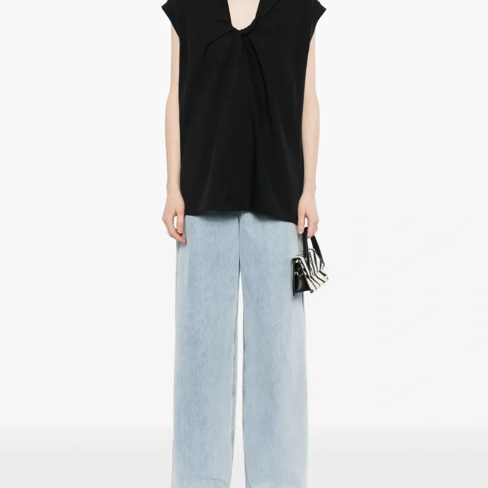 Плиссированная футболка без рукавов