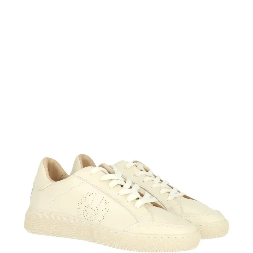 Кеды с перфорированным логотипом