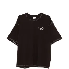 Футболка с контрастной строчкой и логотипом Футболка с контрастной строчкой и логотипом