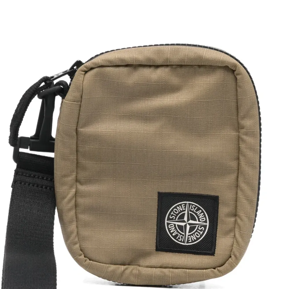 Кошелек с нашивкой-логотипом