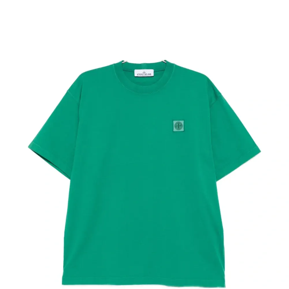 Футболка с нашивкой-логотипом