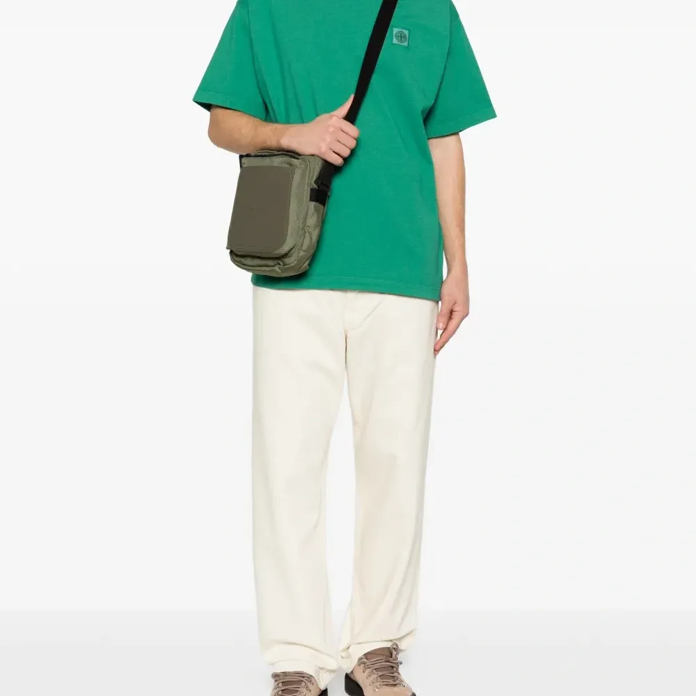 Футболка с нашивкой-логотипом