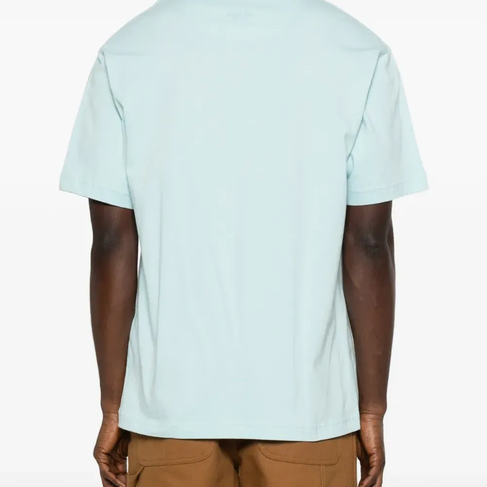 Футболка с нашивкой в виде цветка