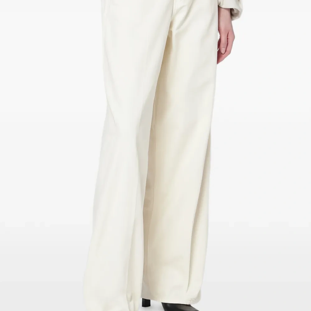 Широкие джинсы