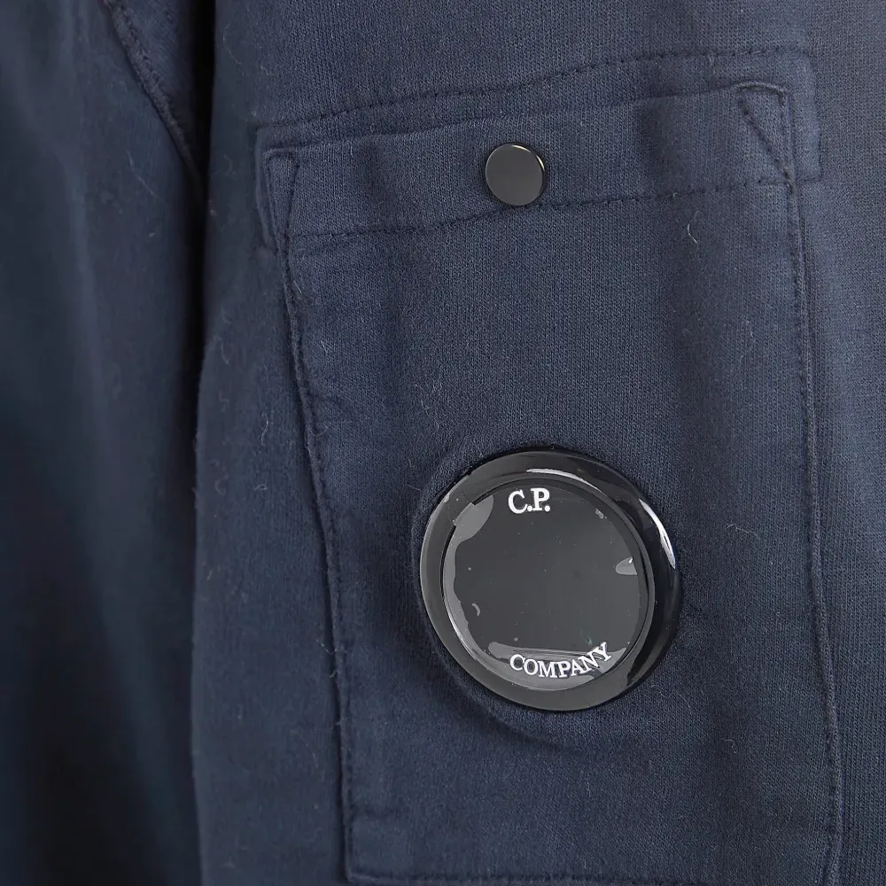 Футболка с накладным карманом