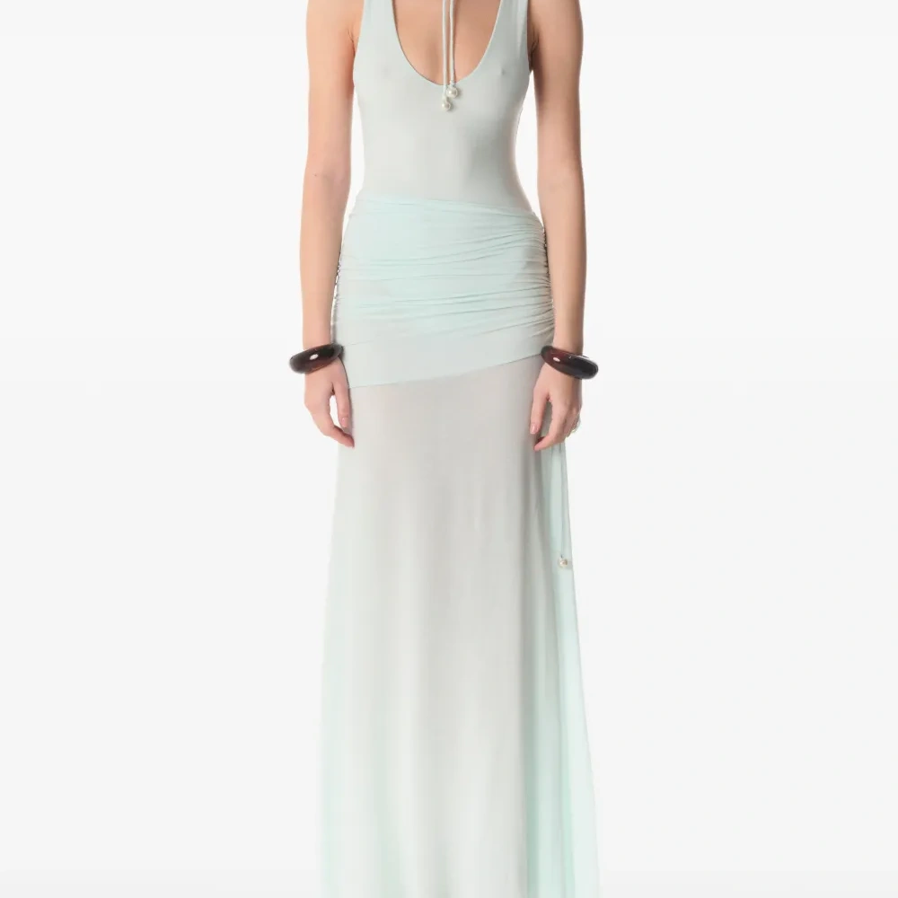 Боди без рукавов с галстуком на шее