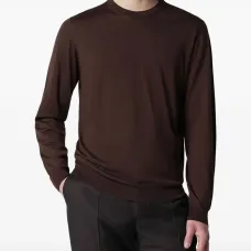 Свитер с круглым вырезом