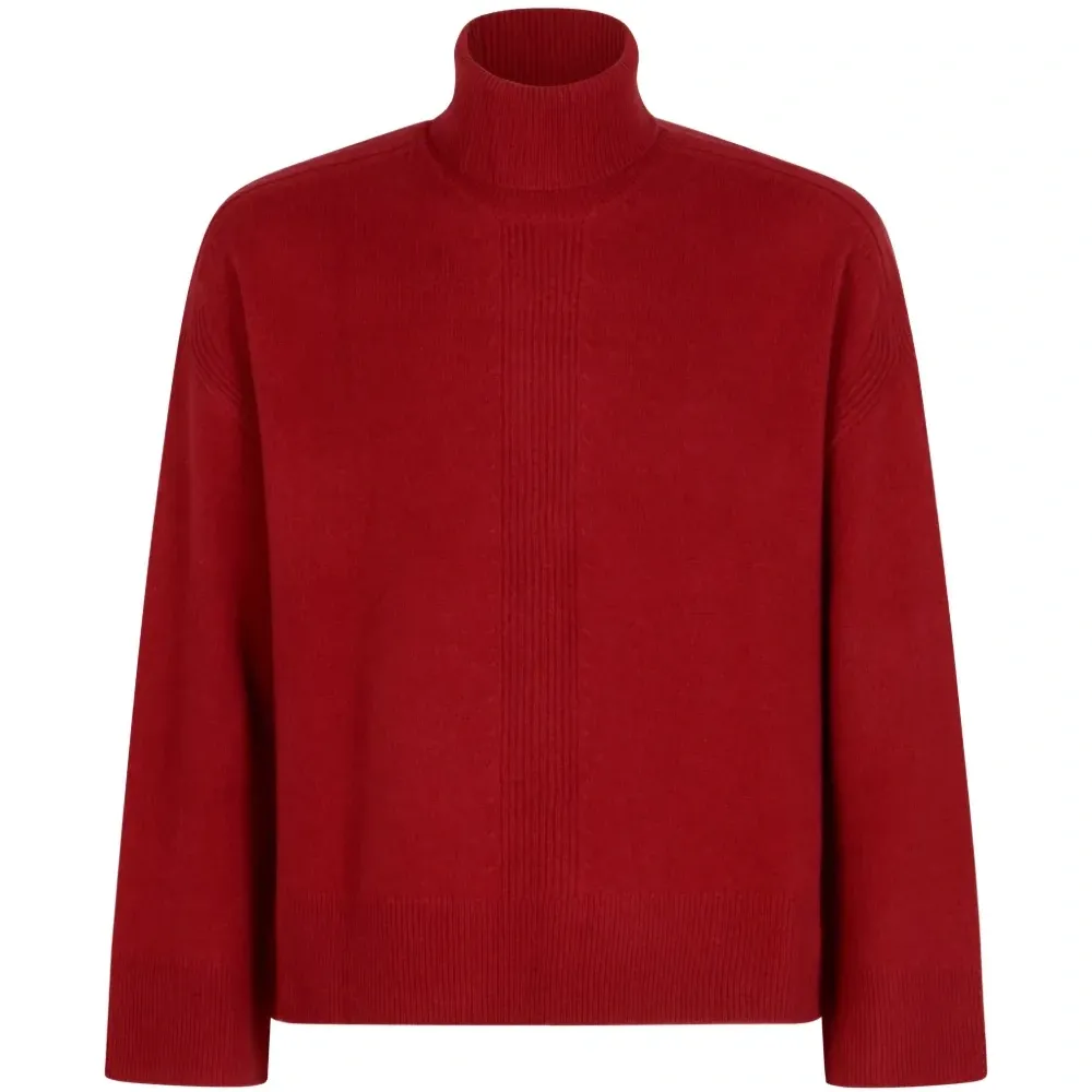 Вязаный свитер с воротником-гольф