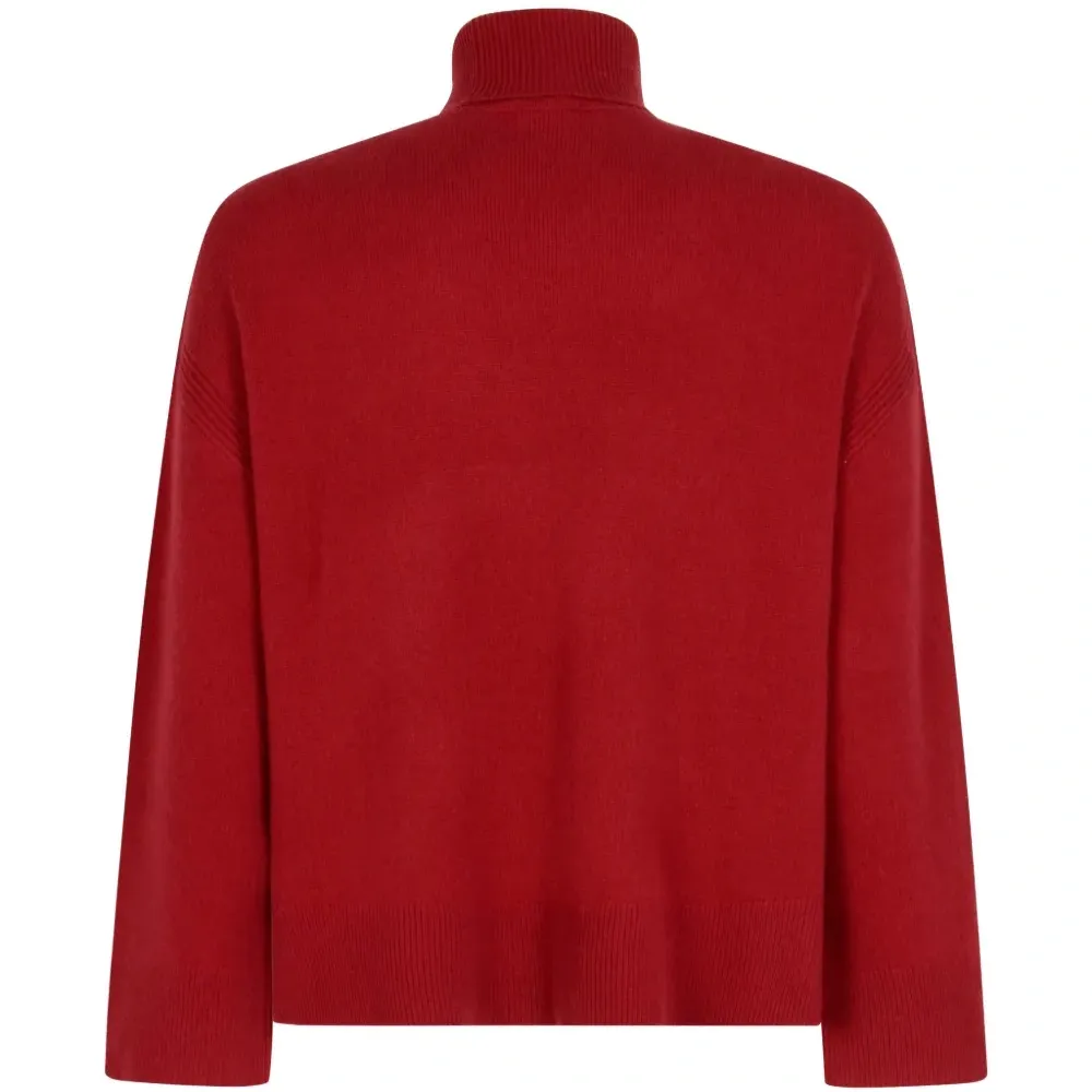 Вязаный свитер с воротником-гольф