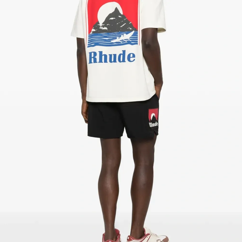 Футболка с принтом