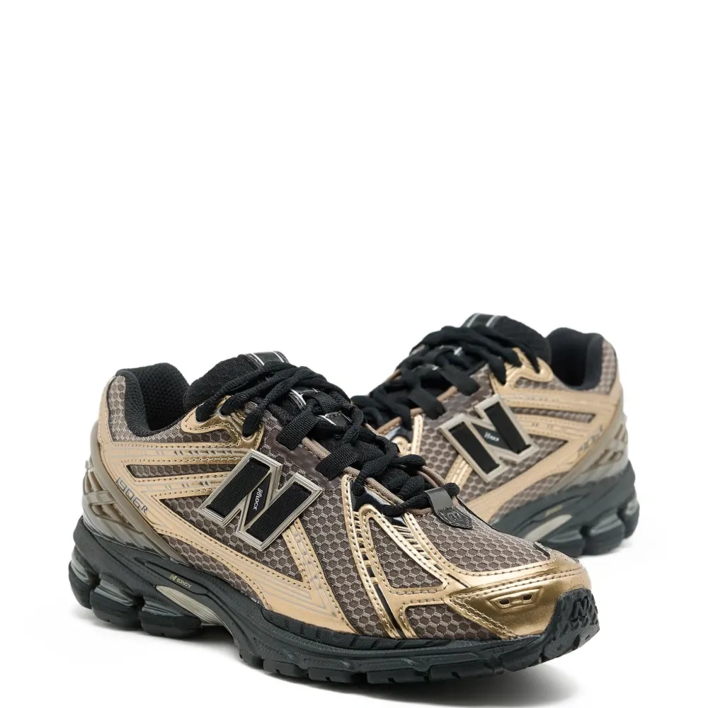 Металлические кроссовки 1906r