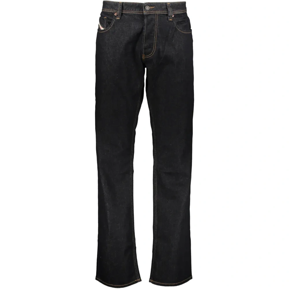 Прямые джинсы на пуговицах