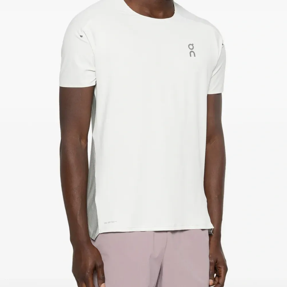 Футболка с логотипом