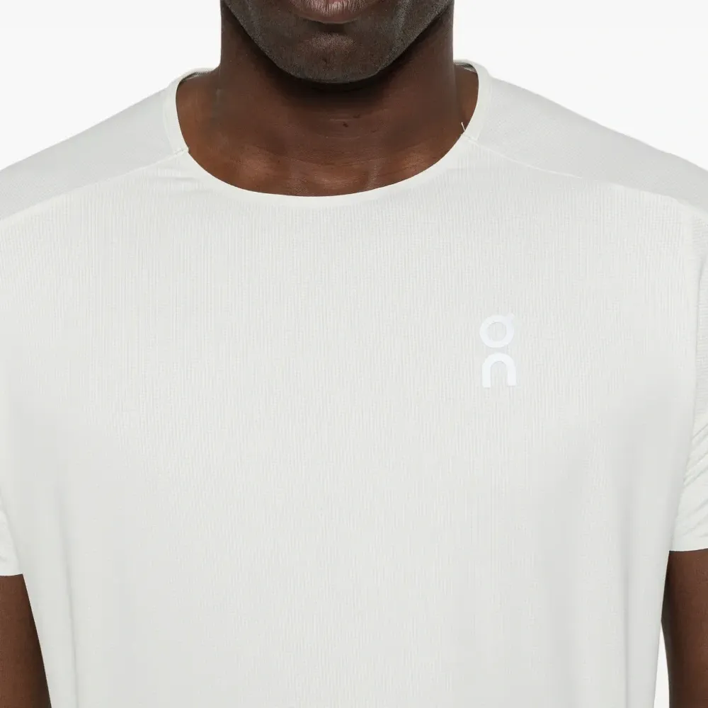 Футболка с логотипом