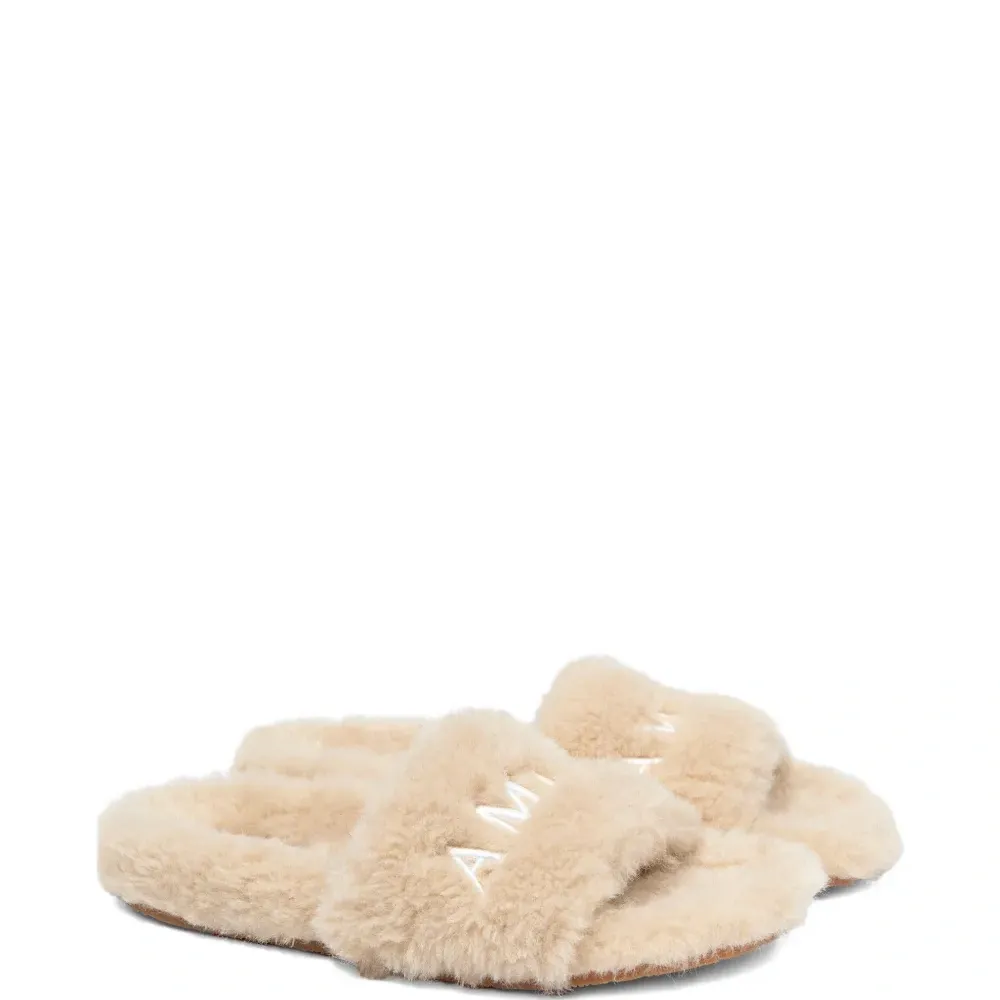 Тапочки с вышивкой логотипа