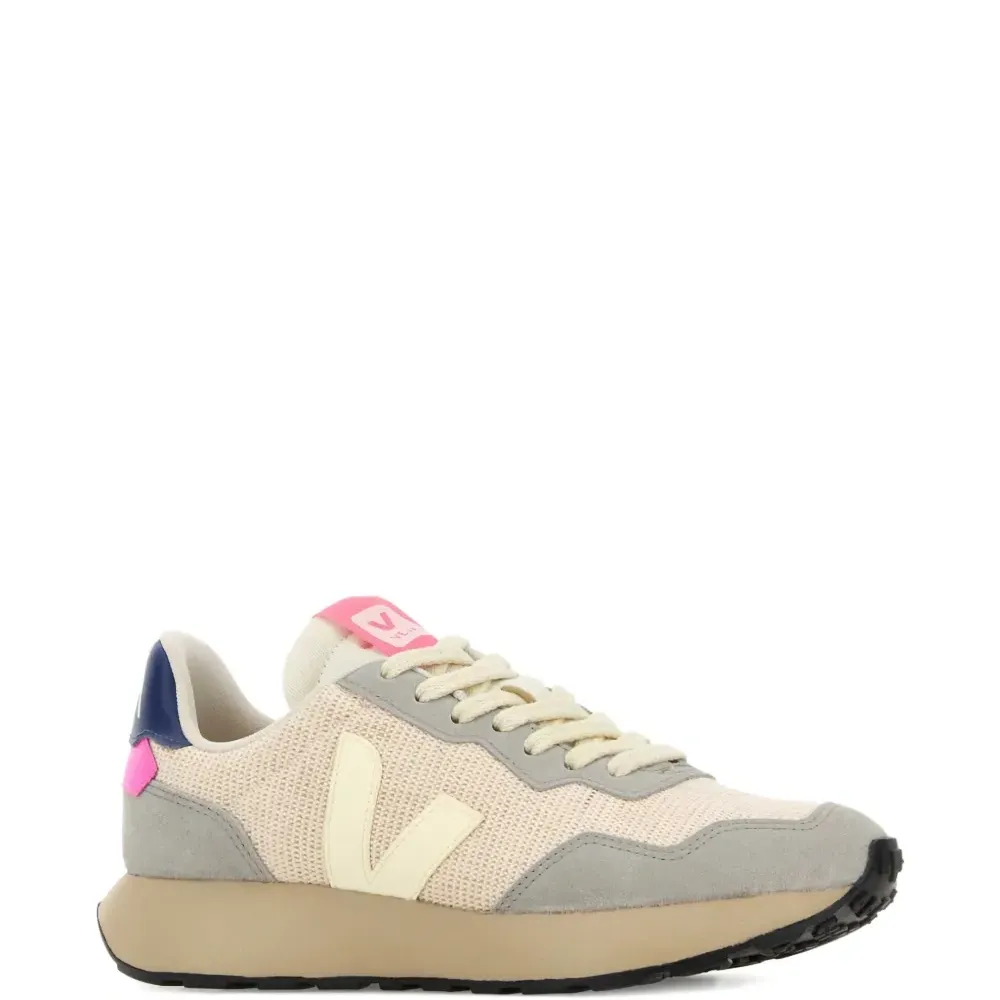 Кроссовки на шнуровке