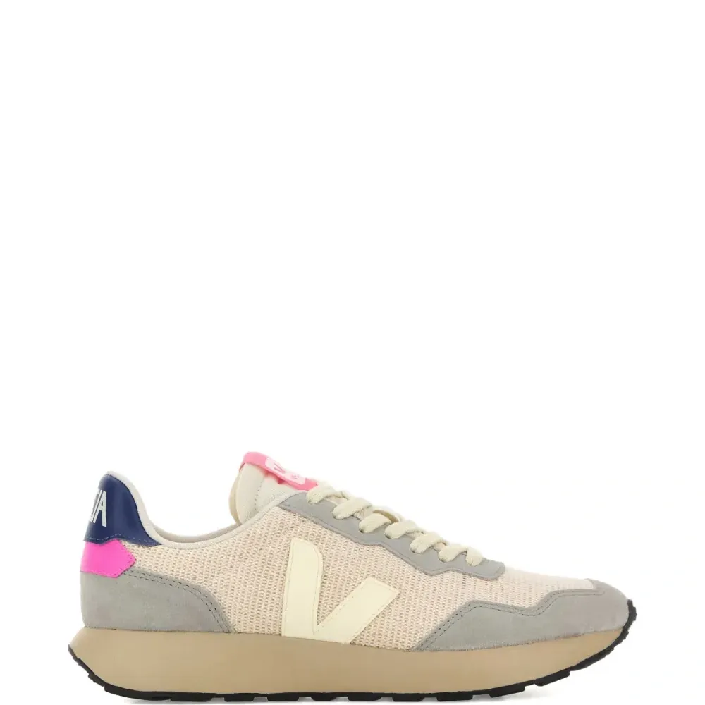 Кроссовки на шнуровке