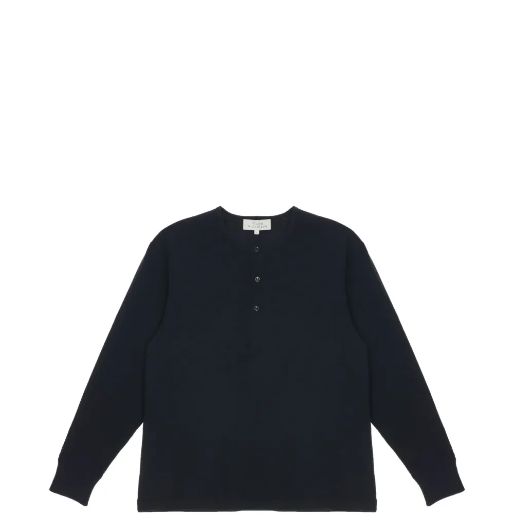 Лонгслив с длинными рукавами и застежкой "хенли"