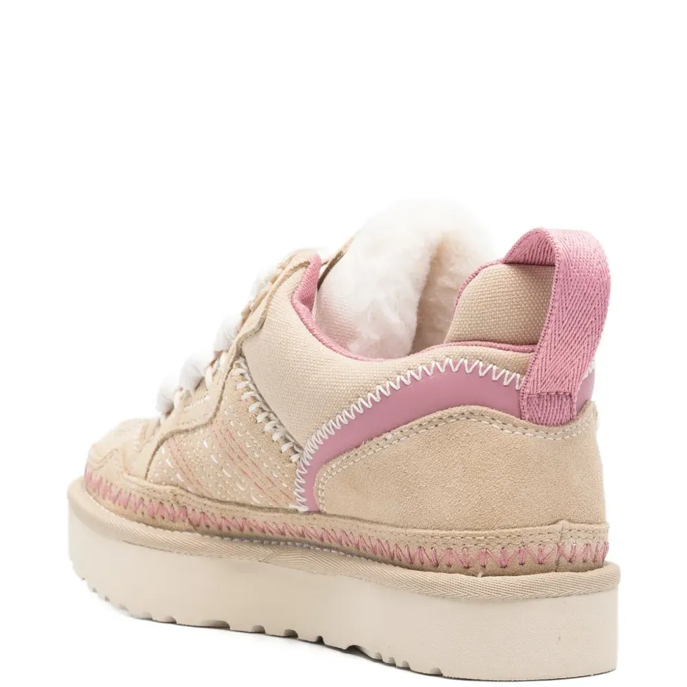 Замшевые кроссовки