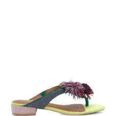 Босоножки с помпонами и перемычкой