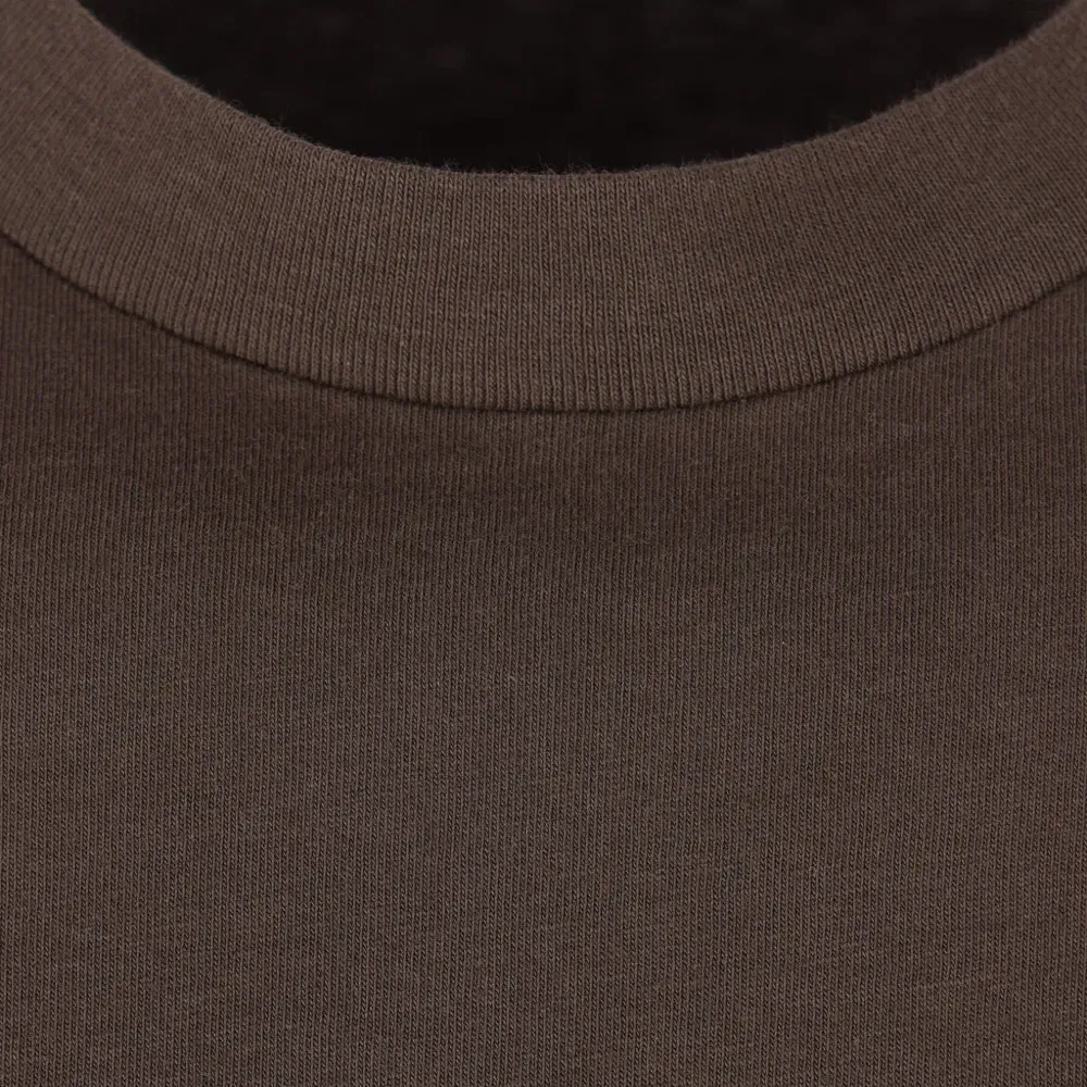 Футболка с нашивкой-логотипом