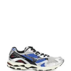 Кроссовки на шнуровке