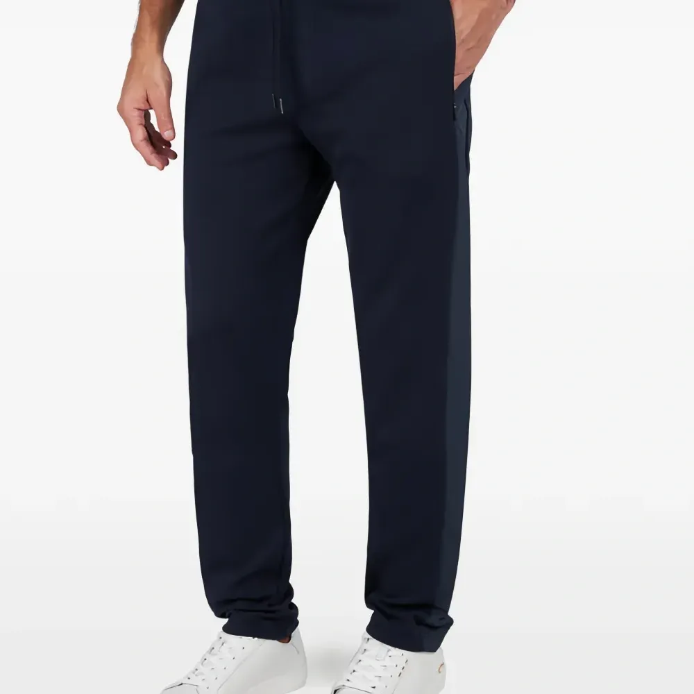 Спортивные брюки на завязках