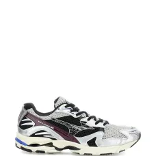 Кроссовки на шнуровке